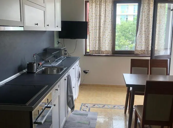 New Town * Νεσέμπαρ